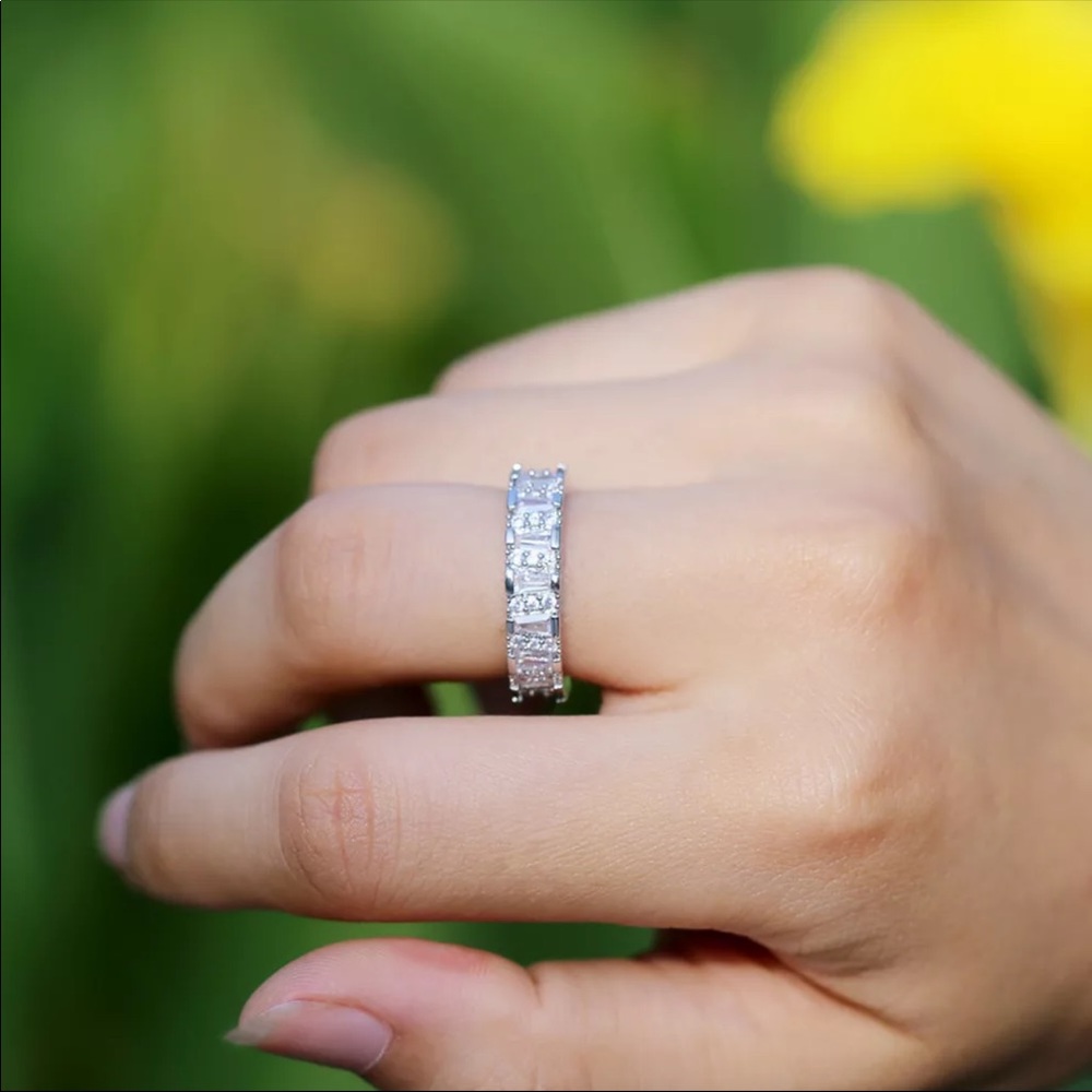 New Luxury 925 Silver Baguette Diamond Ring 💍 - Picture 6 of 6
